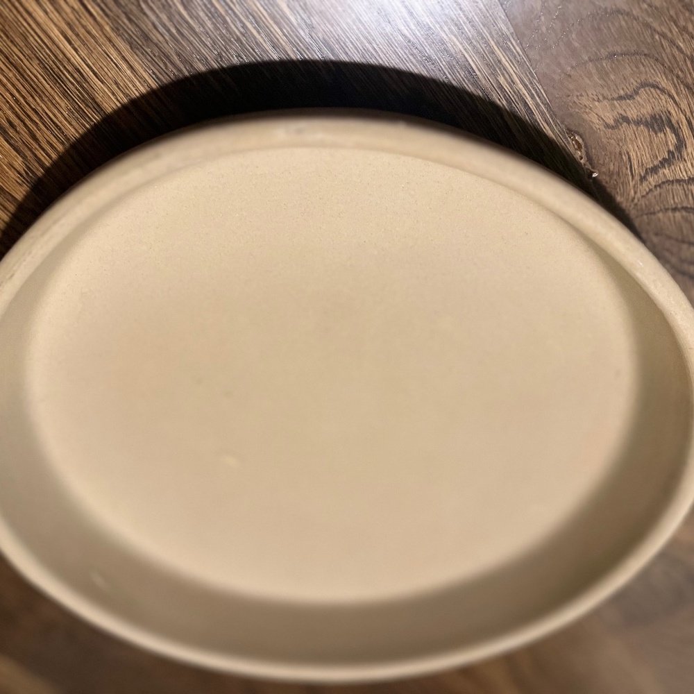 Pampered Chef 9in round stoneware